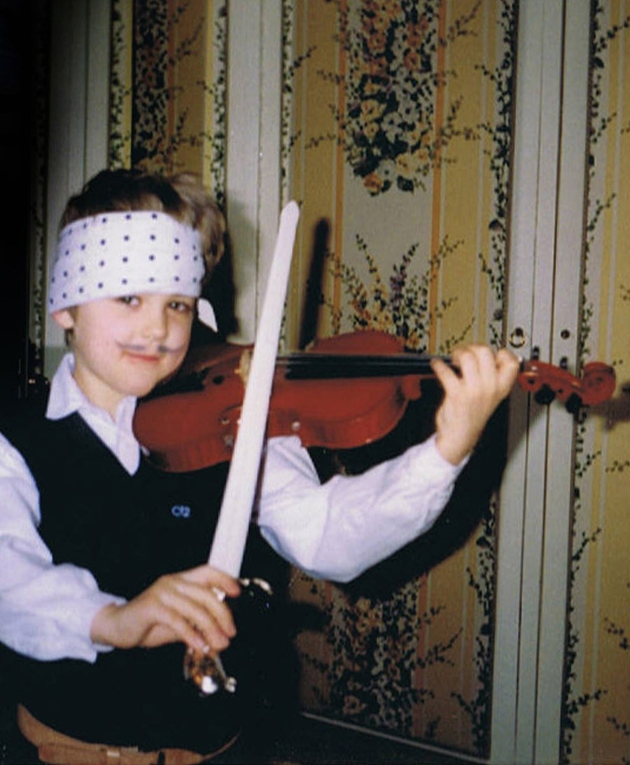 David Garrett als Kind – mit Geige und Piratentuch
